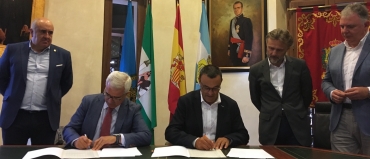 Firman convenio marco para actuaciones en fosas comunes