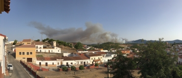 Continúa activo el incendio de Nerva